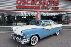 Ford Crown Victoria. V8. Automat. PS. –56