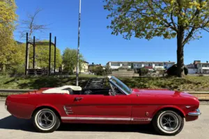 Ford Mustang GT cab –66
