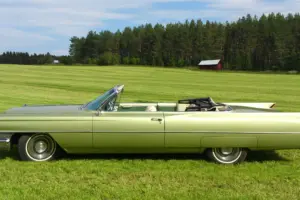 Cadillac deVille convertible –64