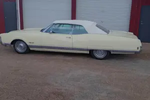 Oldsmobile 98 cab –68