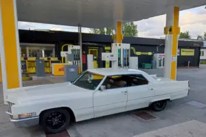 Cadillac  Sedan De Ville 4 dr HT –69