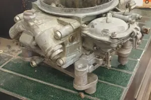 Nyrenoverad Holley 750