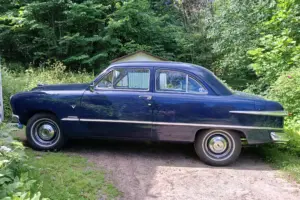 Ford custom de-lux 2d –51