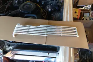 59 Plymouth grillhalva höger