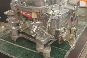 Nyrenoverad Edelbrock 750 (1407)